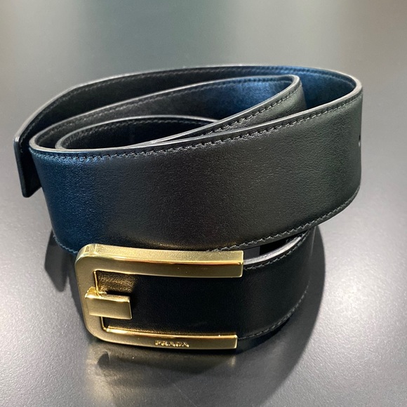 Prada Accessories - Minimalist Prada Black Leather Belt 🖤